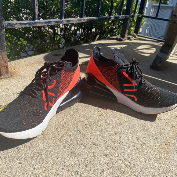 NIKE W AIR MAX 270 FLYKNIT BLACK/YELLOW STRIKE - Picture 4 of 7